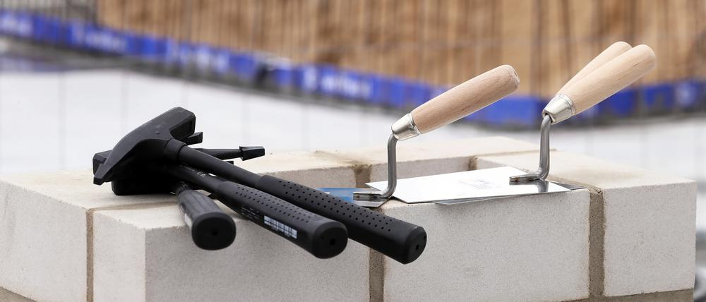 Für die Beschleunigung des Neubaus müssen Regulierungen und Normen gekockert werden, findet unser Autor.