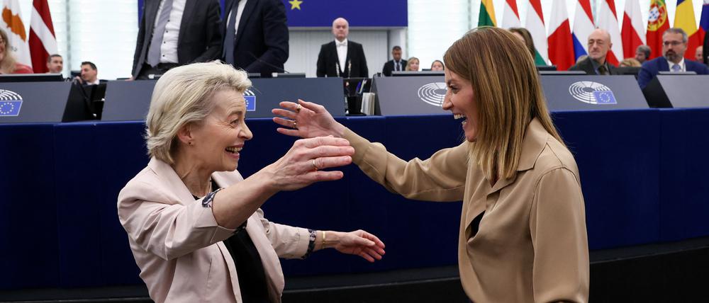 EU-Kommissionspräsidentin Ursula von der Leyen und die Präsidentin des Europäischen Parlaments, Roberta Metsola.