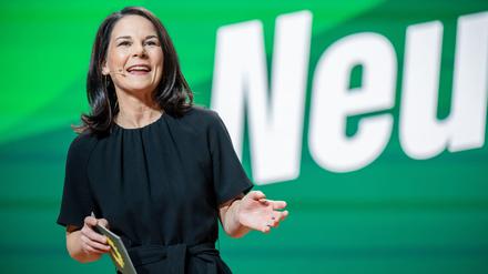 Annalena Baerbock tritt im Kreisverband Potsdam als Direktkandidatin für die Grünen an und geht damit wahrscheinlich wieder in den direkten Wettstreit mit Kanzler Olaf Scholz (SPD). 