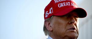 Der designierte US-Präsident Donald Trump beobachtet den Start des sechsten Testflugs der SpaceX Starship-Rakete in Brownsville, Texas, USA, am 19. November 2024.
