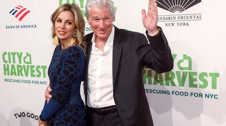 Richard Gere erzählt, dass seine Frau Alejandra Silva ihn bei ihrer ersten Begegnung für einen anderen Hollywoodstar gehalten habe. 