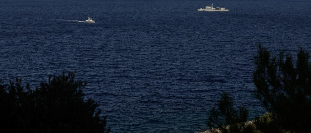 Die griechische Küstenwache hat erneut Leichen nach dem Kentern eines Geflüchtetenbootes geborgen.