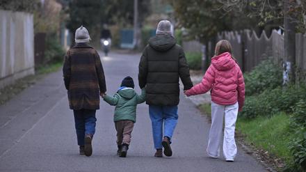 Henriette Gottmann und ihre drei Kinder in Potsdam-West. 