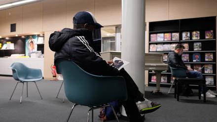 In der Amerika-Gedenkbibliothek in Kreuzberg fand der heute 51-Jährige die Ruhe, die ihm in den Geflüchtetenunterkünften fehlte.
