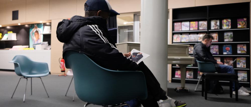 In der Amerika-Gedenkbibliothek in Kreuzberg fand der heute 51-Jährige die Ruhe, die ihm in den Geflüchtetenunterkünften fehlte.