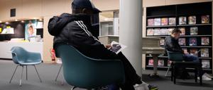 In der Amerika-Gedenkbibliothek in Kreuzberg fand der heute 51-Jährige die Ruhe, die ihm in den Geflüchtetenunterkünften fehlte.