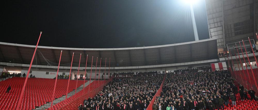 Ein Teil des Stuttgarter Fanblocks in Belgrad blieb am Mittwochabend leer.