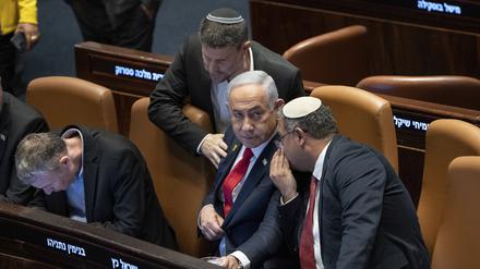 Einstimmig nahm das Kabinett um Israels Ministerpräsident Benjamin Netanjahu Sanktionen gegen „Haaretz“ an. 