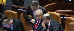Einstimmig nahm das Kabinett um Israels Ministerpräsident Benjamin Netanjahu Sanktionen gegen „Haaretz“ an. 