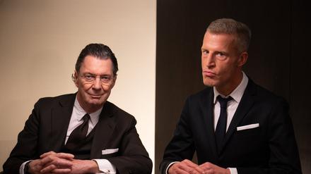 Die Schriftsteller Martin Suter (l.) und Benjamin von Stuckrad-Barre sitzen bei einem dpa-Termin nebeneinander. 