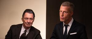 Die Schriftsteller Martin Suter (l.) und Benjamin von Stuckrad-Barre sitzen bei einem dpa-Termin nebeneinander. 