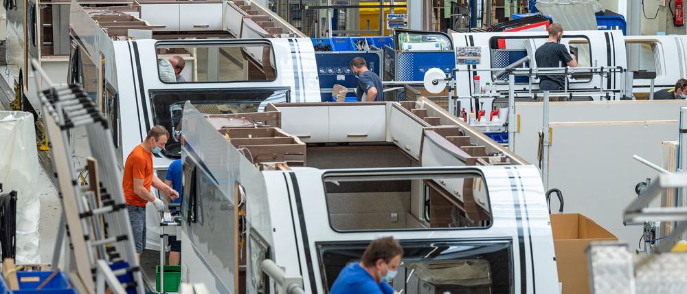 Wohnmobilhersteller Knaus Tabbert wird in seinen Hauptwerken eine Produktionspause einlegen. (Archivbild)