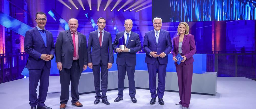 Den Zukunftspreis erhielten Hermann Oppermann, Norwin von Malm und Stefan Grötsch (2., 3. und 4. v.l.).