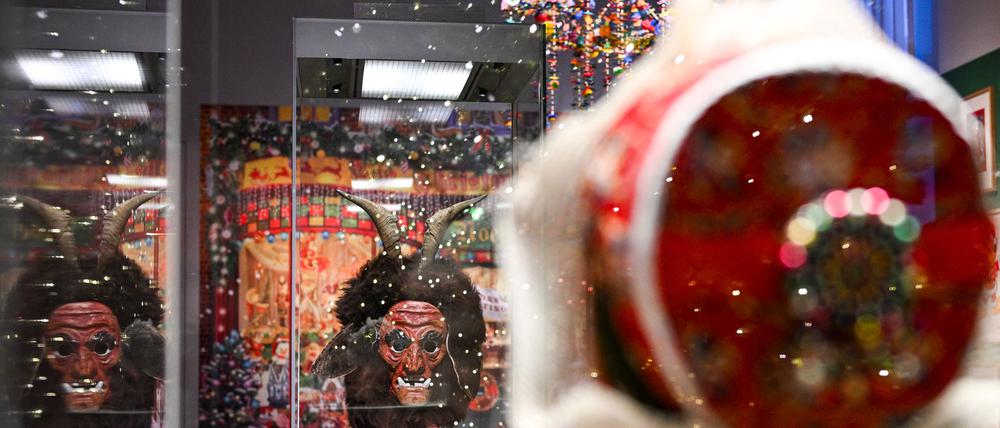 Die Krampusmaske ist eines der Überraschungsobjekte der Ausstellung.