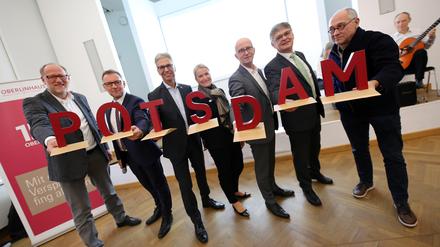 Das Oberlinhaus und seine Partner überreichen der Stadt ein symbolisches Geschenk. Bis Ostern soll die Buchstaben-Skulptur mit dem Schriftzug „POTSDAM“ an einem zentralen Ort in Potsdam eingeweiht werden.