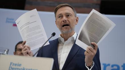 War vorbereitet: FDP-Chef Christian Lindner bei einer Pressekonferenz – mit anderen Dokumenten als nun veröffentlicht.