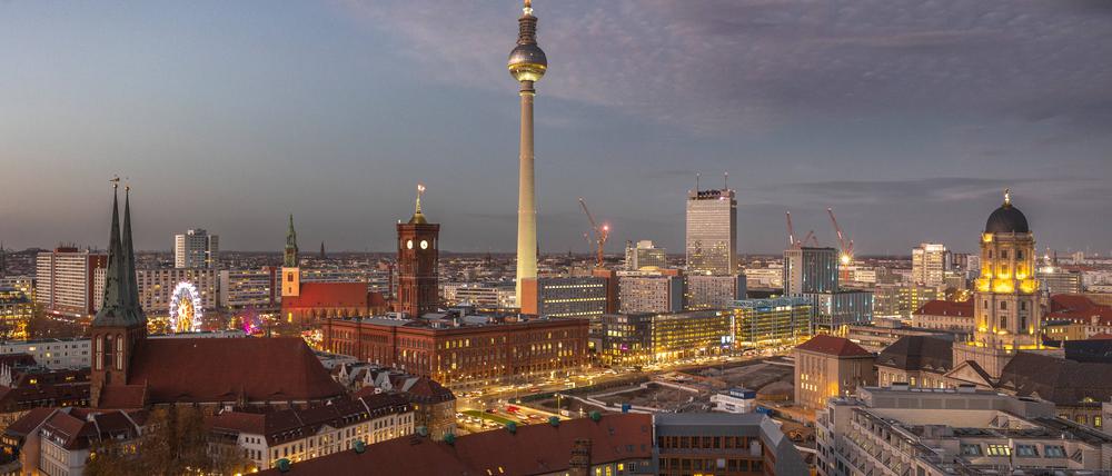 Abendstimmung im Zentrum von Berlin Mitte. 26.11.2024.