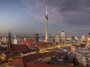 Abendstimmung im Zentrum von Berlin-Mitte. Bild vom November 2024.