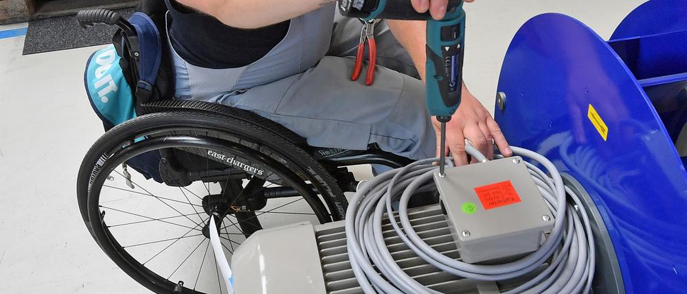 Ab 20 Mitarbeitenden sind Arbeitgeber verpflichtet, schwerbehinderte Menschen zu beschäftigen. (Symbolbild)