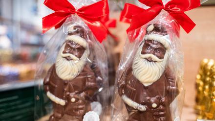 Verbraucherinnen und Verbraucher müssen für Schokoladenweihnachtsmänner mehr Zahlen als vor einem Jahr. 