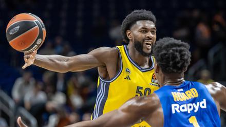 Trevion Williams (links) erlebte gegen Maccabi Tel Aviv einen schwierigen Abend.