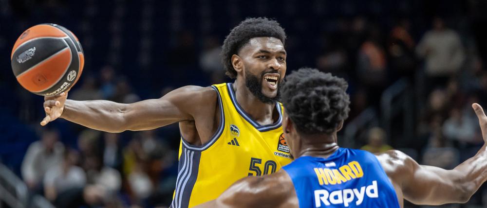 Trevion Williams (links) erlebte gegen Maccabi Tel Aviv einen schwierigen Abend.