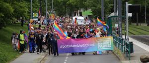 In der Kiepenheuerallee während einer Demo zum Christopher Street Day in Potsdam, 11. Mai 2024. 
