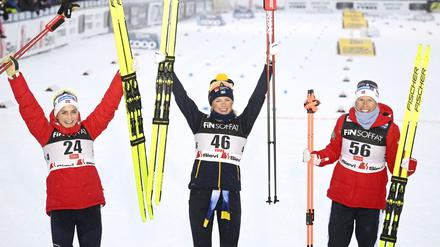 Frida Karlsson (M) triumphiert zum Auftakt in die neue Langlauf-Weltcup-Saison.