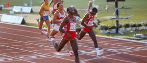 Edwin Moses (im Vordergrund) war in seiner Hochform nicht zu schlagen.
