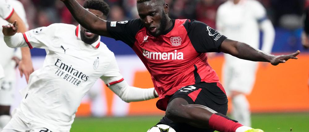 Victor Boniface (r.) sorgt abseits des Rasens für Schlagzeilen.