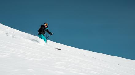 Tagesspiegel-Autor Felix Hackenbruch beim Skifahren.
