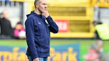 Hat kaum noch gesunde Spieler: Braunschweigs Trainer Daniel Scherning.