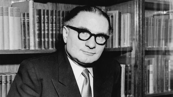 Walther Karsch, Theaterkritiker, Mitbegründer und Herausgeber des Tagesspiegel Berlin. Aufnahmedatum: 1950er Jahre. Foto: Tagesspiegel-Archiv
