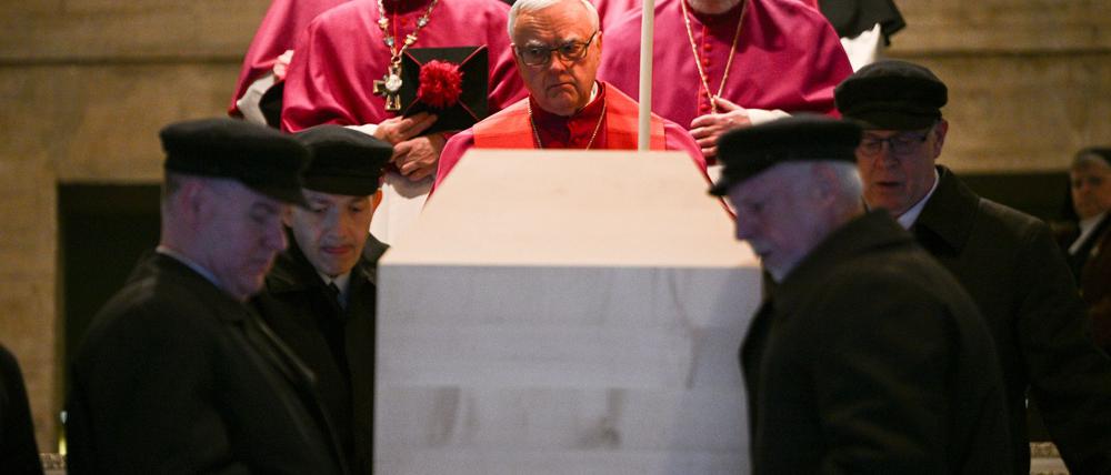 Die Grabstelle Bernhard Lichtenbergs ist umgezogen. 