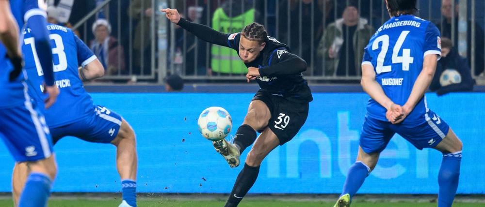 Derry Scherhant traf sehenswert zum Ausgleich.