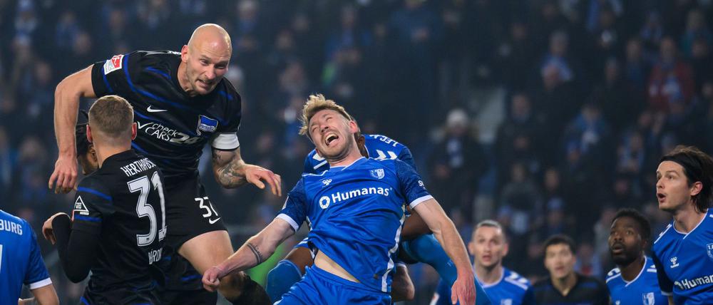 Rückkehrer Toni Leistner (l) sorgte für Stabilität in der Abwehr.
