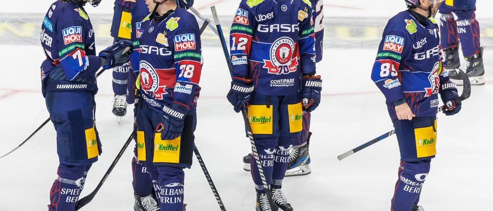 Die Eisbären Berlin verlieren das Spitzenspiel gegen Ingolstadt und müssen Platz eins abgeben.