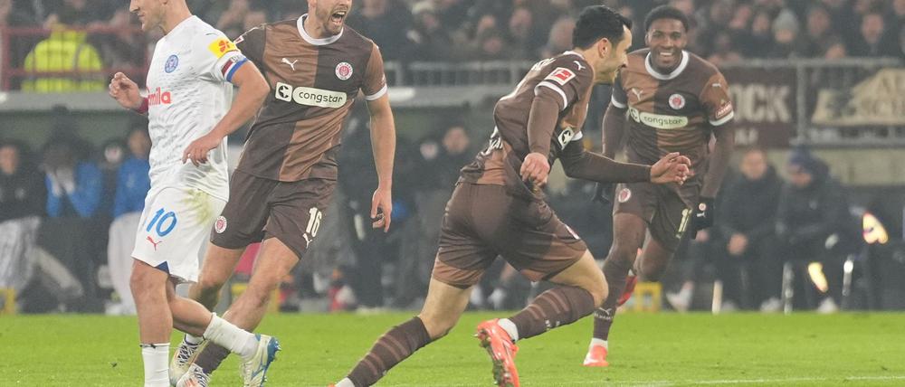 Saliakas jubelt über das erste Heimtor von St. Pauli