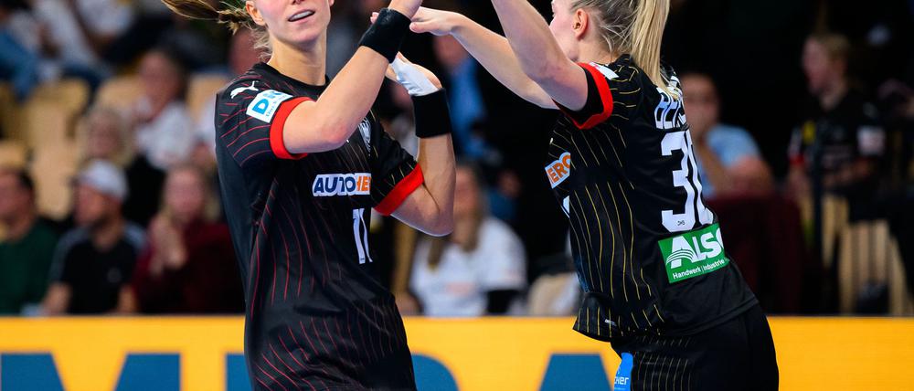Deutschlands Handballerinnen sind mit einem Sieg gegen die Ukraine in die EM gestartet.