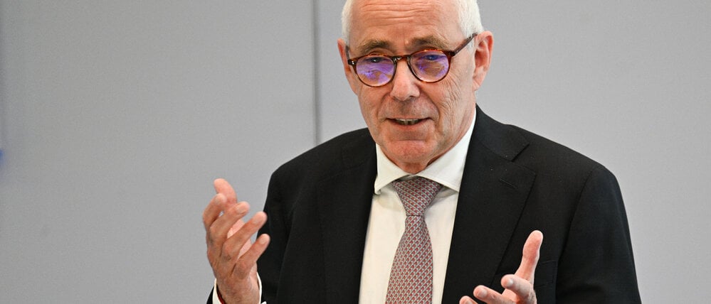 Peter Adrian, Präsident der Deutschen Industrie- und Handelskammer (DIHK), spricht bei einer Veranstaltung.