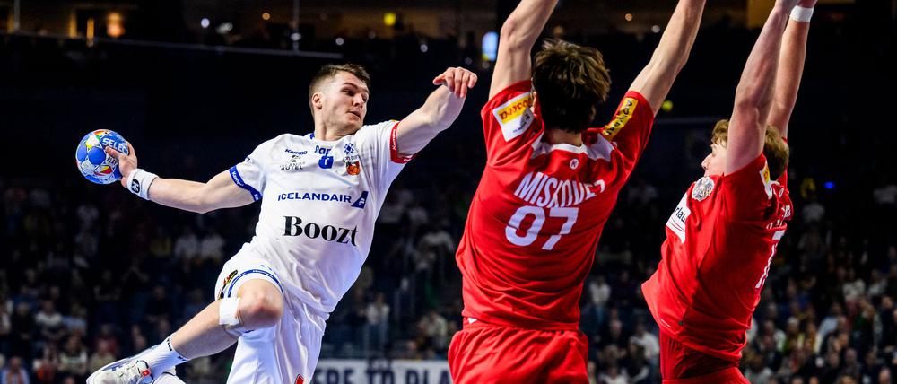 Elvar Örn Jónsson (l.) wechselt zur neuen Saison von Melsungen nach Magdeburg.