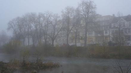 Der Nebel hält sich zäh am Wochenende (Archivbild)