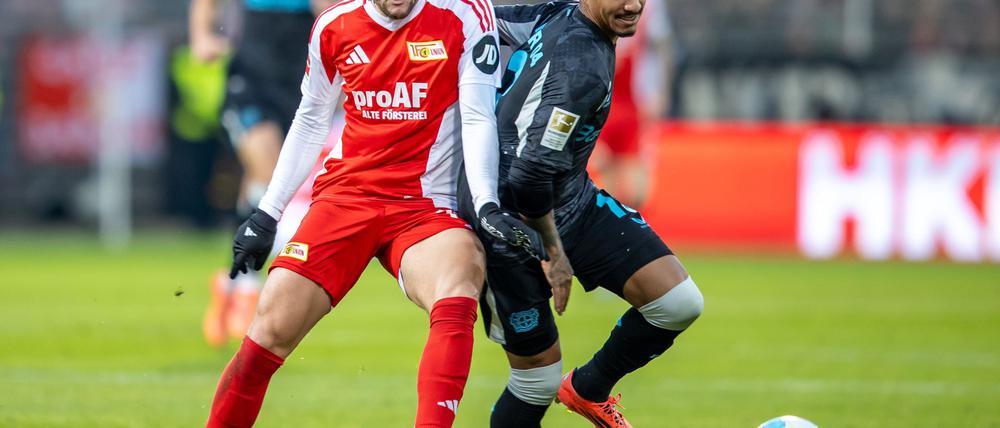 Union und Leverkusen liefern sich einen Kampf auf Augenhöhe.