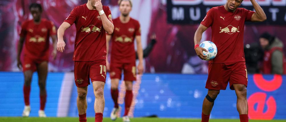 0:3 im eigenen Stadion zur Halbzeit. RB Leipzig ist komplett von der Rolle. 