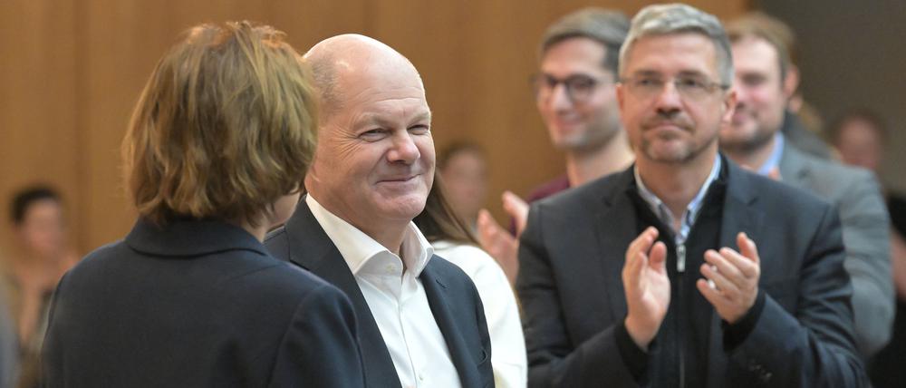 Bundeskanzler Olaf Scholz (SPD) nach seiner Nominierung als Kandidat für das Direktmandat in seinem Wahlkreis in Potsdam. 