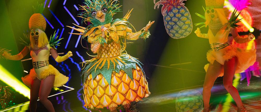 „Lady Ananas“ ist bei „The Masked Singer“ raus. (Archivbild)