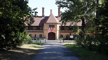 Das Schloss Cecilienhof im Neuen Garten in Potsdam.