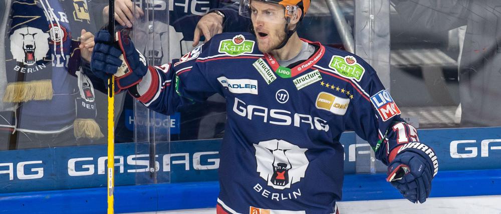 Angreifer Wiederer sorgte mit seinem Tor in der Overtime für den Sieg der Eisbären in Nürnberg.