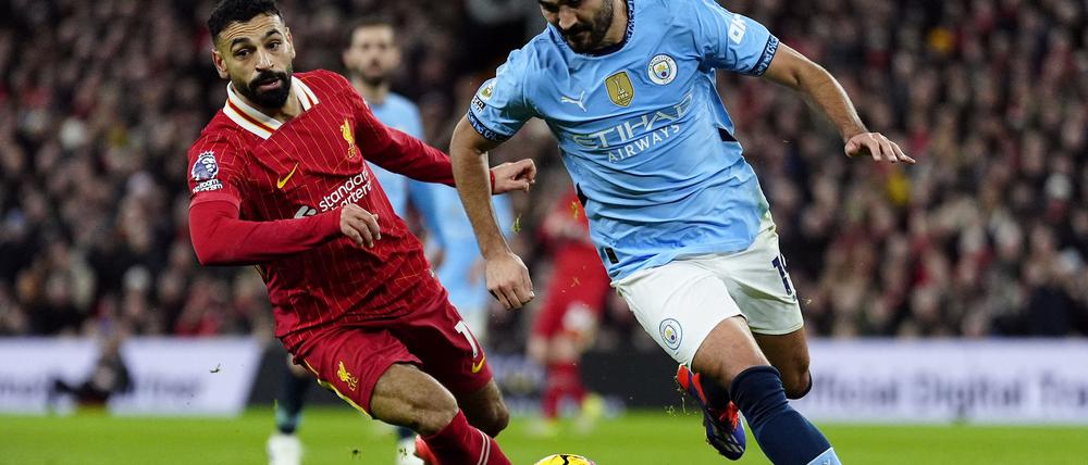 Liverpools Torschütze Mohamed Salah im Duell mit Man Citys Ilkay Gündogan