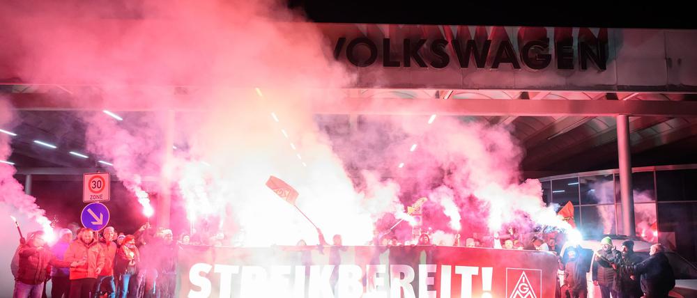 Mit dem Ausstand will die Gewerkschaft in dem Streit um milliardenschwere Einschnitte den Druck erhöhen. (Archivbild)